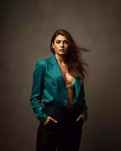 Sevecen Yapısıyla Otele Gelen Escort Bayan Maşa