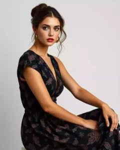 Sıcakkanlı Escort Elena ile Görüşün
